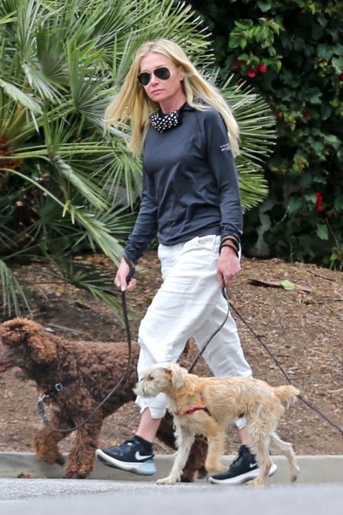 Portia de Rossi Steps Out with Her Dog in Montecito 03/22/2021 5