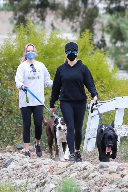 Reese Witherspoon and Ava Phillippe Hiking in Brentwood 03/22/2021