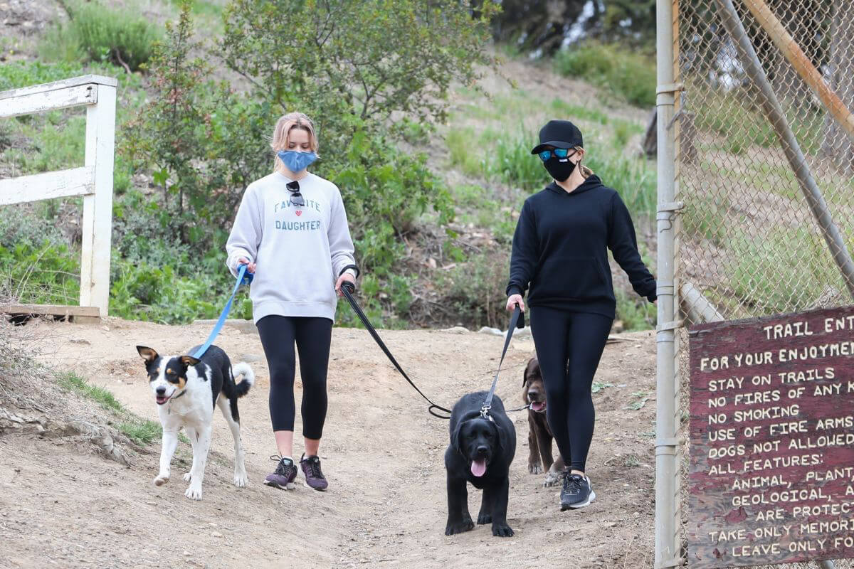 Reese Witherspoon and Ava Phillippe Hiking in Brentwood 03/22/2021 6