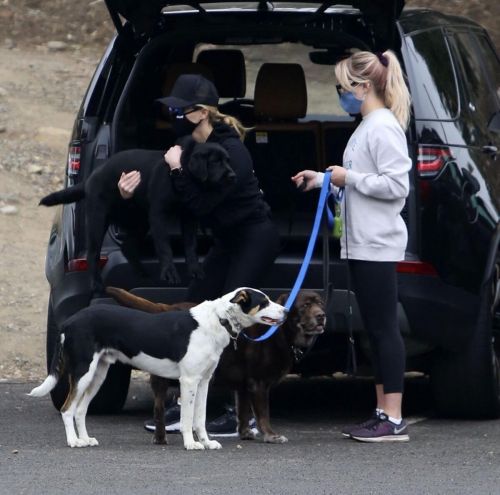 Reese Witherspoon and Ava Phillippe Hiking in Brentwood 03/22/2021 5