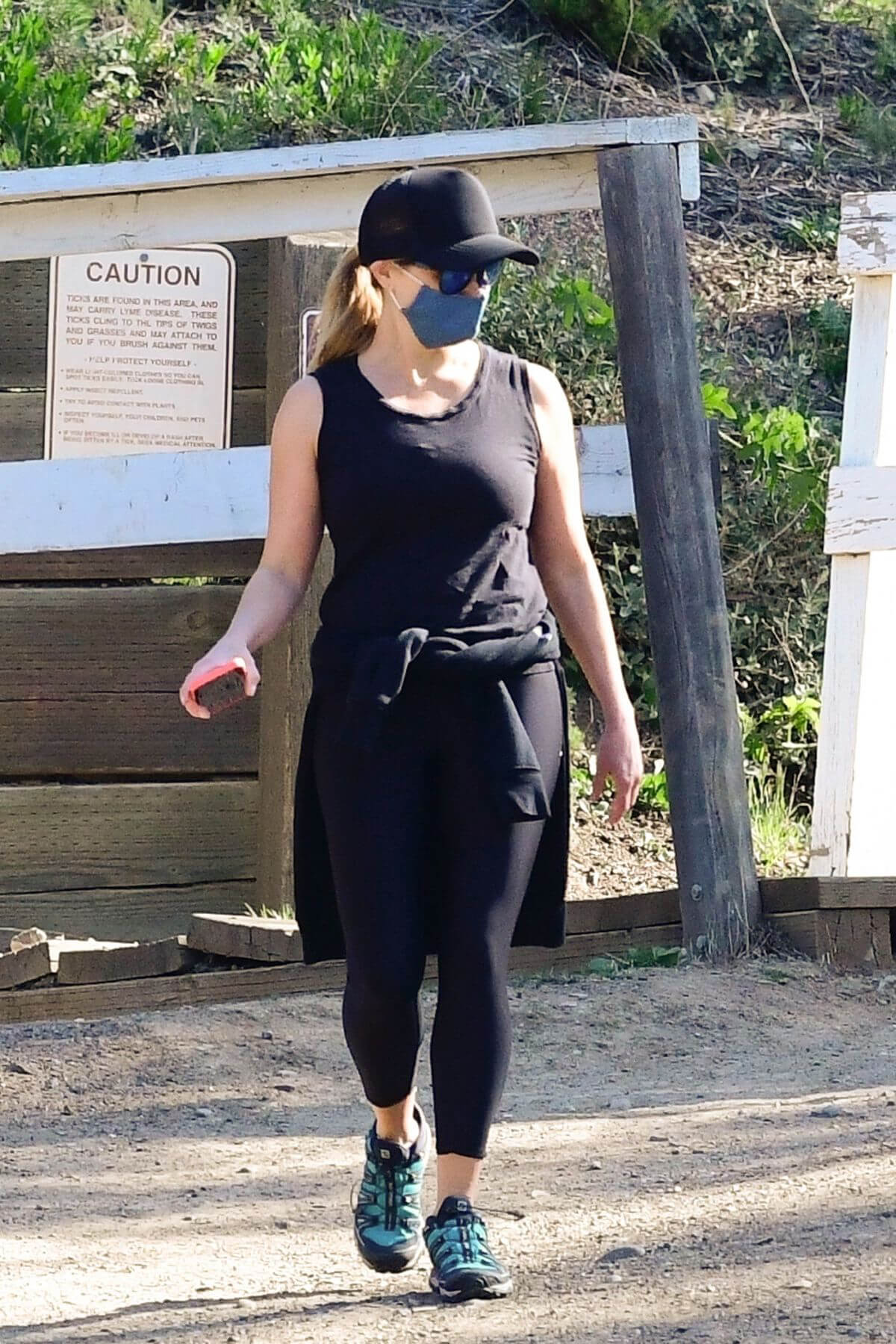 Reese Witherspoon Hikes in Brentwood 03/19/2021