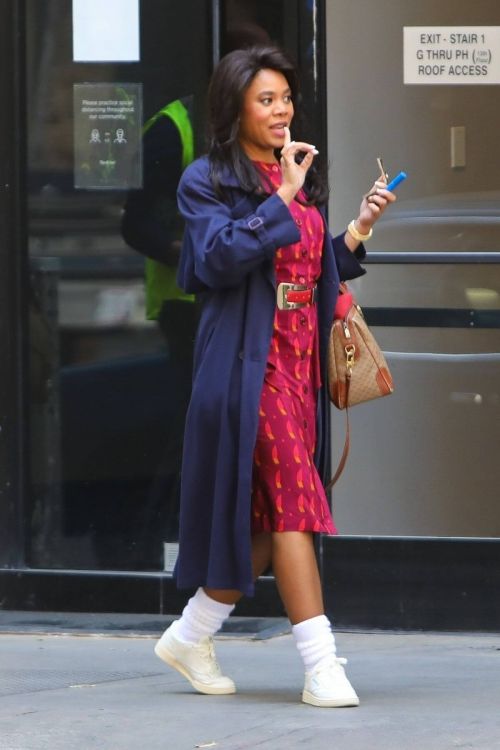 Regina Hall Spotted on the Set of Black Monday in Los Angeles 03/24/2021 7