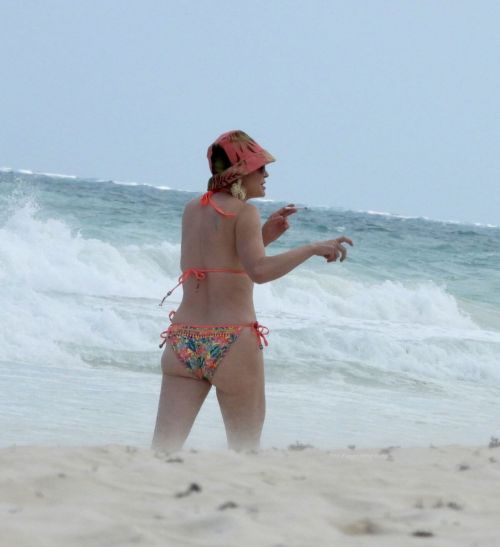 Rose McGowan Enjoys in Bikini at a Beach in Mexico 03/23/2021 9