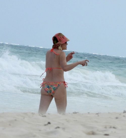 Rose McGowan Enjoys in Bikini at a Beach in Mexico 03/23/2021 8