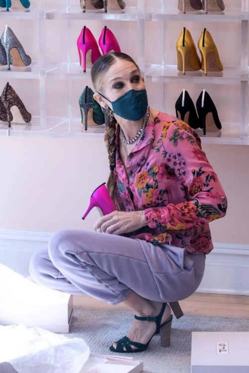 Sarah Jessica Parker Seen at Her SJP Shoestore in New York 03/20/2021 6