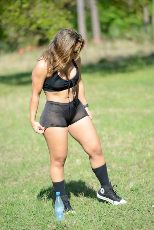 Stephanie Marie Seen During Workout at a Park in Miami 03/22/2021 2