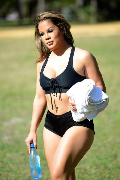 Stephanie Marie Seen During Workout at a Park in Miami 03/22/2021 10