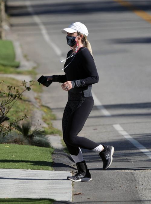 Teddi Mellencamp Steps Out For Jogging with a Friend in Los Angeles 03/19/2021 2