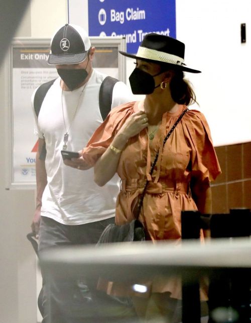 Vanessa Minnillo Arrived at LAX Airport in Los Angeles 03/23/2021 1
