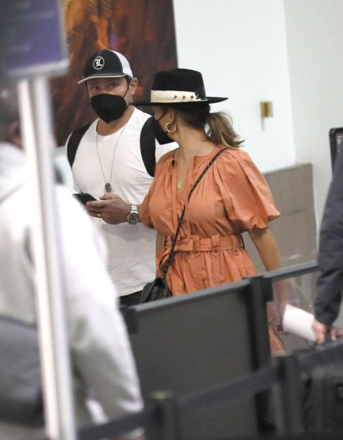 Vanessa Minnillo Arrived at LAX Airport in Los Angeles 03/23/2021 2