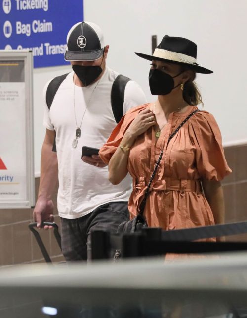 Vanessa Minnillo Arrived at LAX Airport in Los Angeles 03/23/2021 6