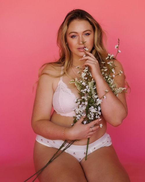 British Model Iskra Lawrence Aerie Photoshoot 04/04/2021 2
