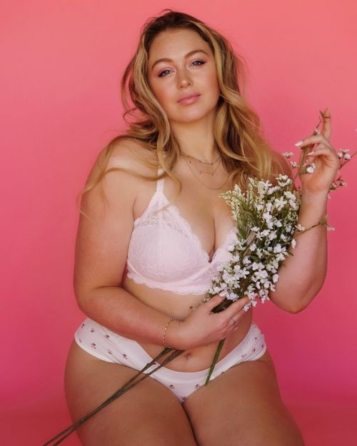 British Model Iskra Lawrence Aerie Photoshoot 04/04/2021 4