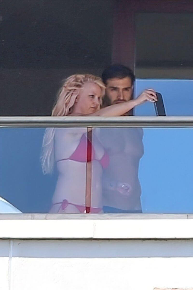 Britney Spears in Red Bikini with her boyfriend Sam Asghari at a Hotel Balcony in Hawaii 06/30/2021