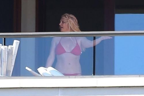 Britney Spears in Red Bikini with her boyfriend Sam Asghari at a Hotel Balcony in Hawaii 06/30/2021 2