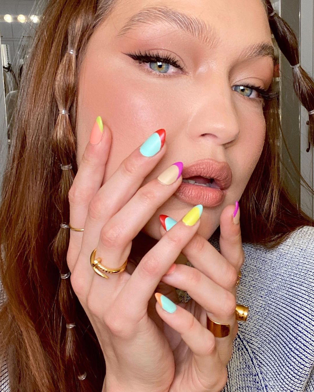 Gigi Hadid shared her poses in Makeup Room 04/26/2021
