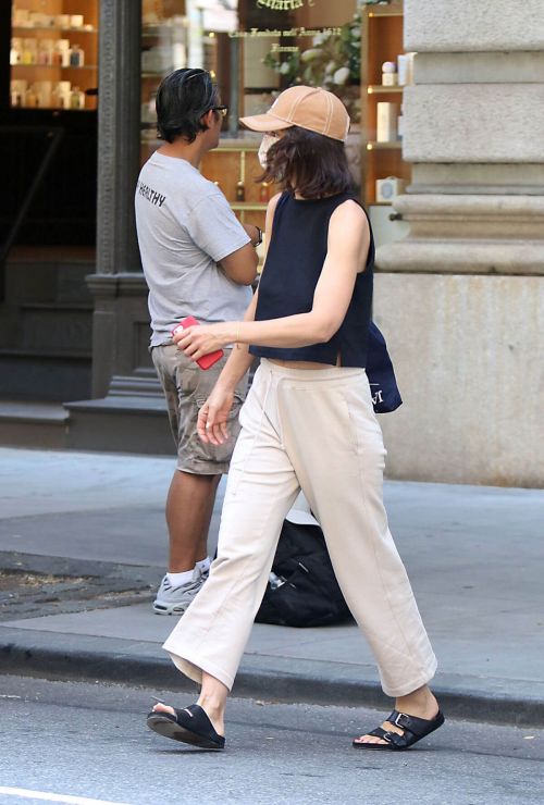 Katie Holmes seen in Black Top and White Bottom Out in New York 06/29/2021 2