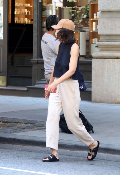 Katie Holmes seen in Black Top and White Bottom Out in New York 06/29/2021 3