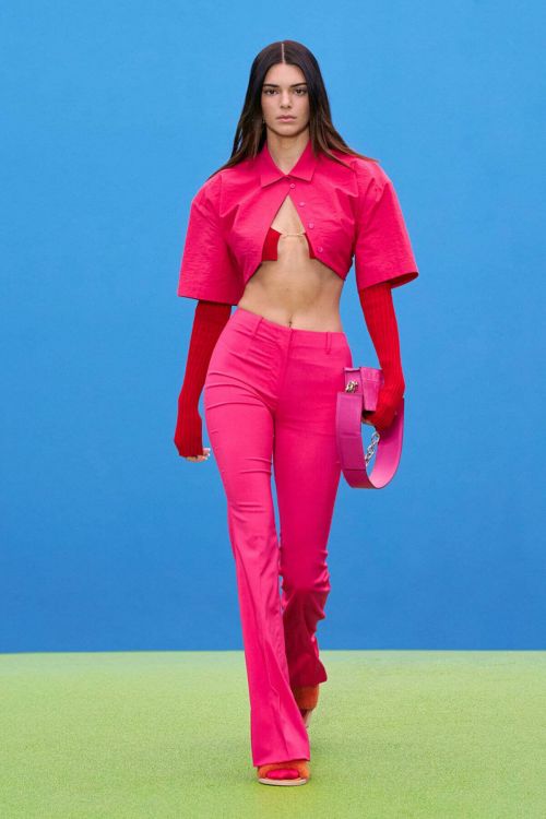 Kendall Jenner runway at Jacquemus Fall 2021 Fashion Show in Paris 06/30/2021