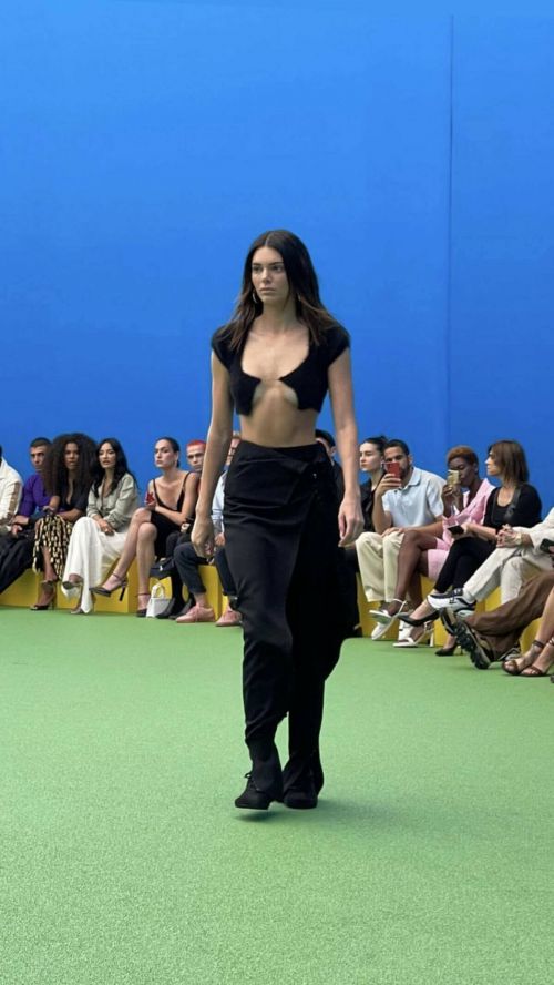 Kendall Jenner runway at Jacquemus Fall 2021 Fashion Show in Paris 06/30/2021 3