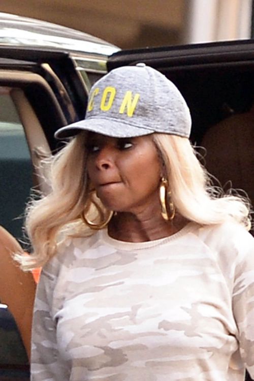 Mary J. Blige Out for Lunch in New York 06/29/2021 2