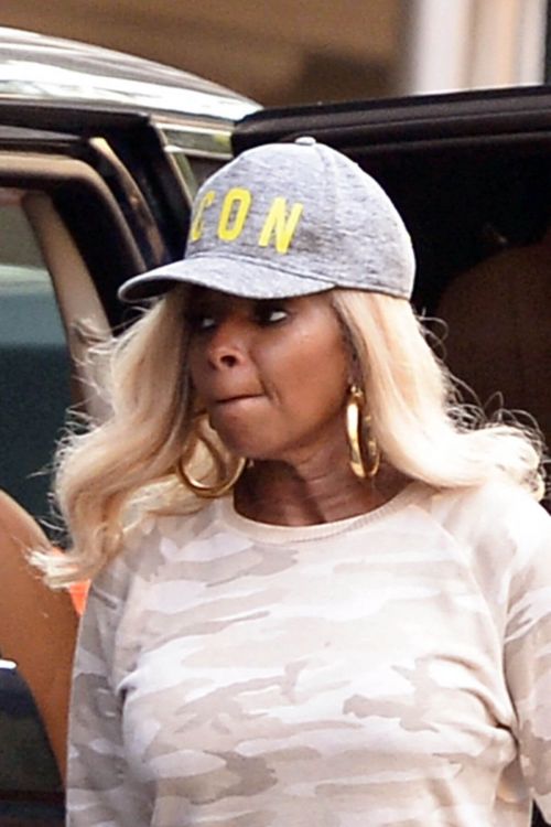 Mary J. Blige Out for Lunch in New York 06/29/2021 6