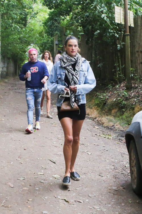 Alessandra Ambrosio Out with Friends in Trancoso 08/02/2021 4