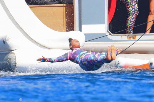 Alicia Keys in Wetsuit During Slide at a Yacht in South of France 08/03/2021 4