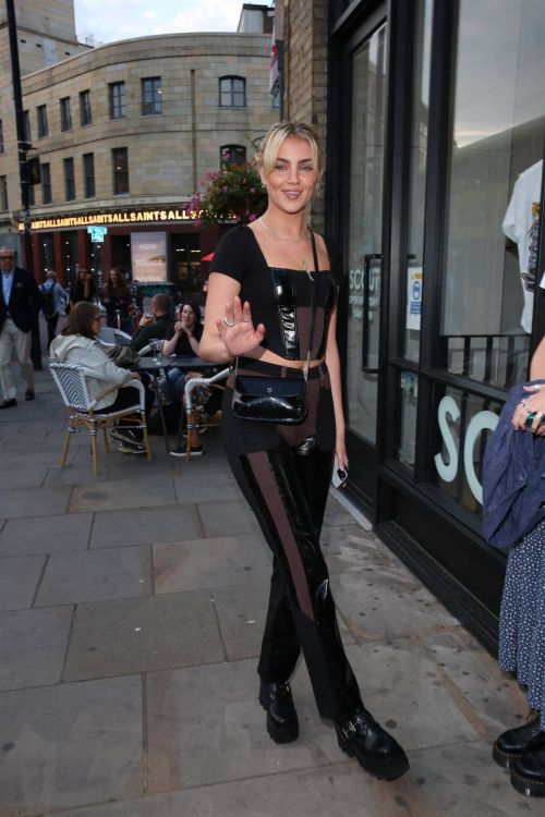 Daisy Jelley Arrives at Van Gogh Immersive Experience Private View in London 08/03/2021 1