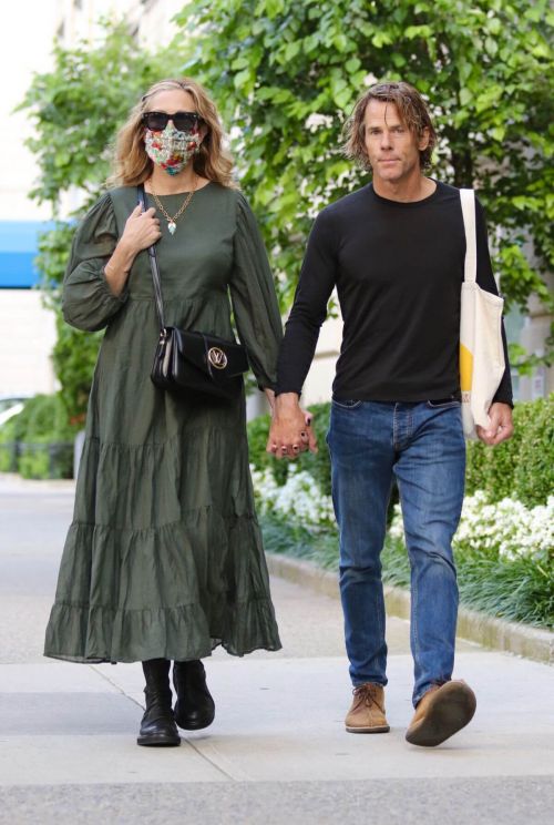 Julia Roberts and Daniel Moder Walks Out in New York 08/02/2021 1