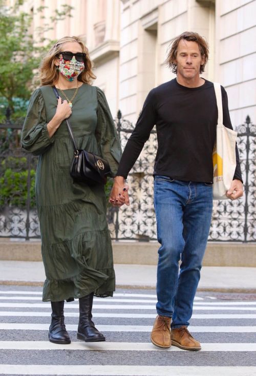 Julia Roberts and Daniel Moder Walks Out in New York 08/02/2021 2