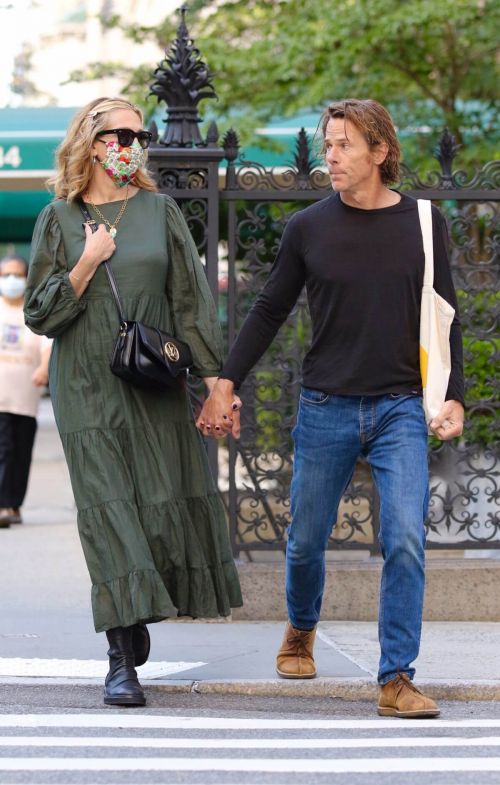 Julia Roberts and Daniel Moder Walks Out in New York 08/02/2021 3
