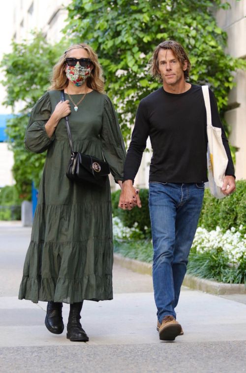 Julia Roberts and Daniel Moder Walks Out in New York 08/02/2021 4