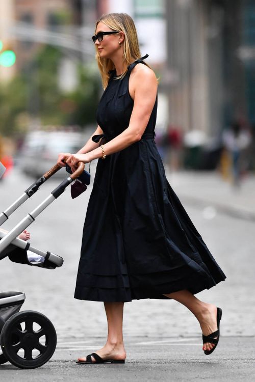 Karlie Kloss Out with Her Baby Levi Kloss in New York 08/03/2021 9