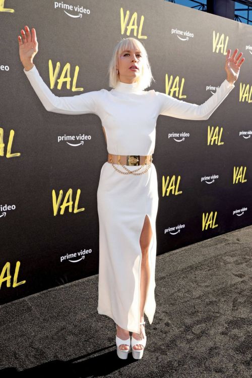 Kate Crash attends VAL Premiere in Los Angeles 08/03/2021 1