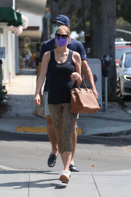 Kate Upton and Her Husband Justin Verlander Out in Santa Monica 08/03/2021 4