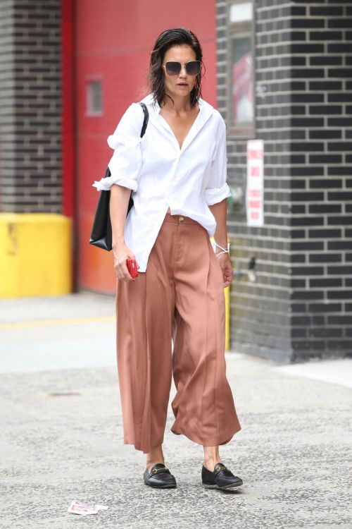 Katie Holmes in White Shirt and Brown Palazzo Out and About in New York 08/03/2021 1