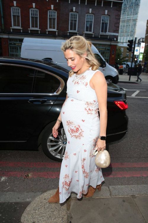 Pregnant Lisa Dwan at Van Gogh Immersive Experience Private View in London 08/03/2021 2