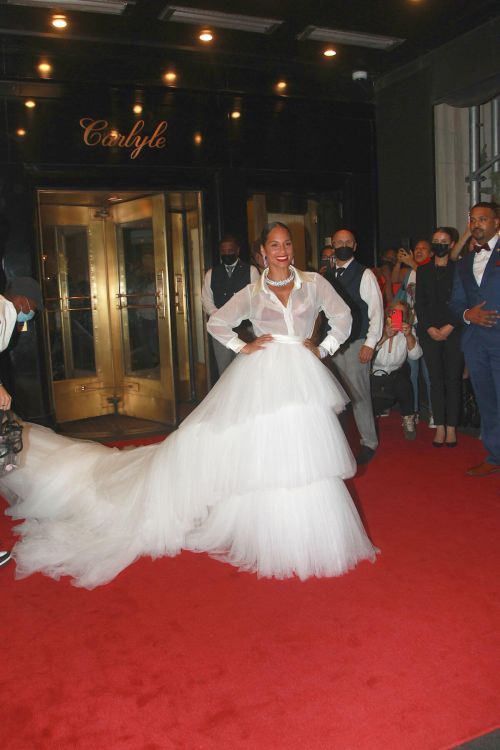 Alicia Keys Wears White Gown While Heading to Met Gala 2021 in New York 09/13/2021 5