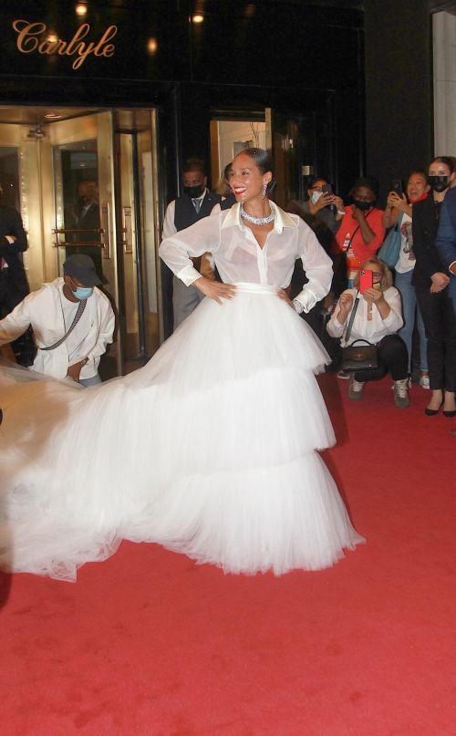 Alicia Keys Wears White Gown While Heading to Met Gala 2021 in New York 09/13/2021 2