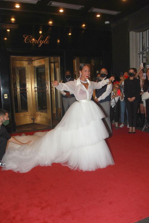 Alicia Keys Wears White Gown While Heading to Met Gala 2021 in New York 09/13/2021 3