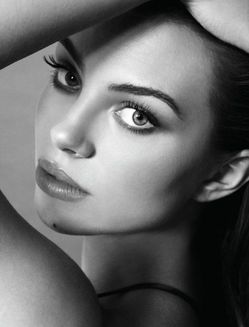 Caitlin Carmichael Photoshoot for GR8T Magazine, Autumn 2021 10