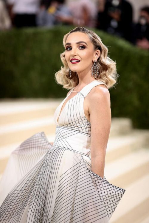 Chloe Fineman Attends 2021 Met Gala in New York 09/13/2021 5