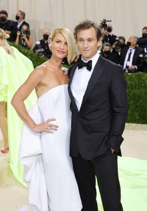 Claire Danes and Hugh Dancy Heading to 2021 Met Gala in New York 09/13/2021 4