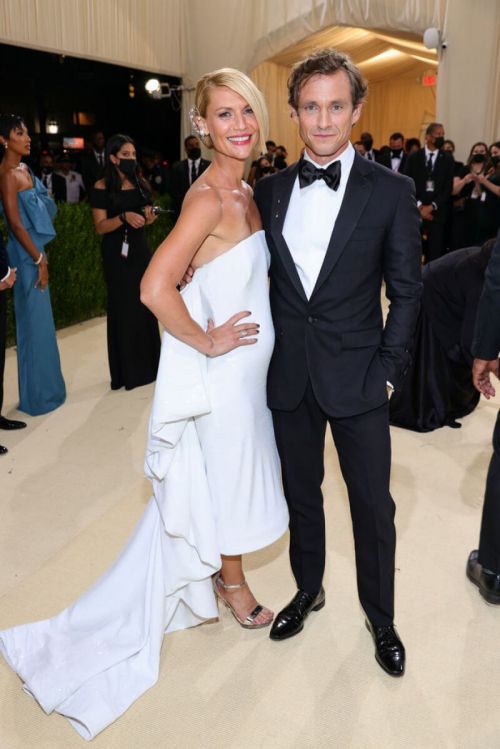 Claire Danes and Hugh Dancy Heading to 2021 Met Gala in New York 09/13/2021 5