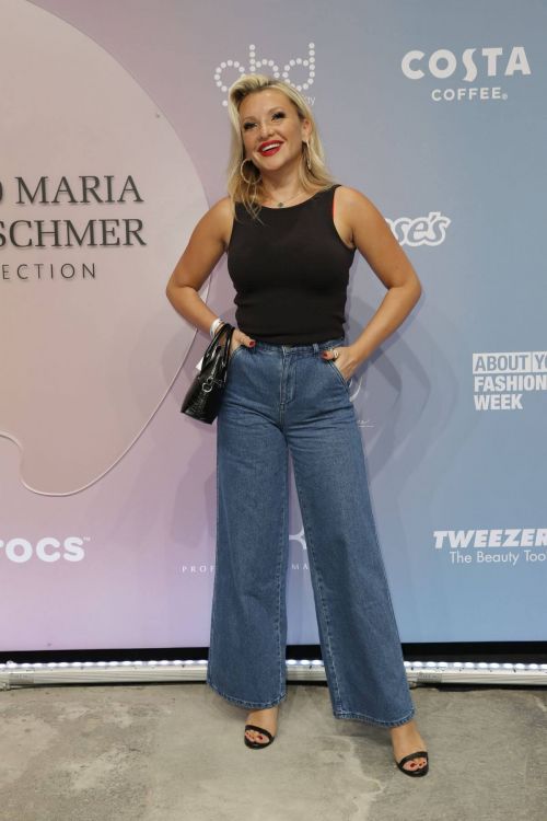 Evelyn Burdecki Attends Guido Maria Kretschmer Fashion Show 09/14/2021 4