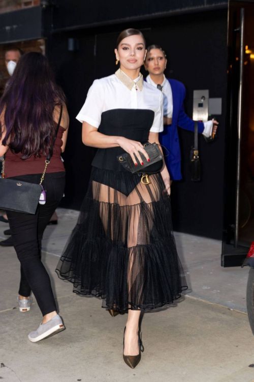 Hailee Steinfeld Seen While Leaving Her Hotel in New York 09/12/2021