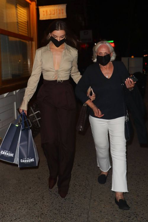 Hailee Steinfeld Seen with Her Grandmother in New York 09/14/2021 1