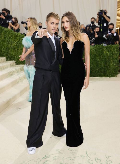 Hailey Bieber and Justin Bieber Walked on the Met Gala 2021 Red Carpet 09/13/2021 2