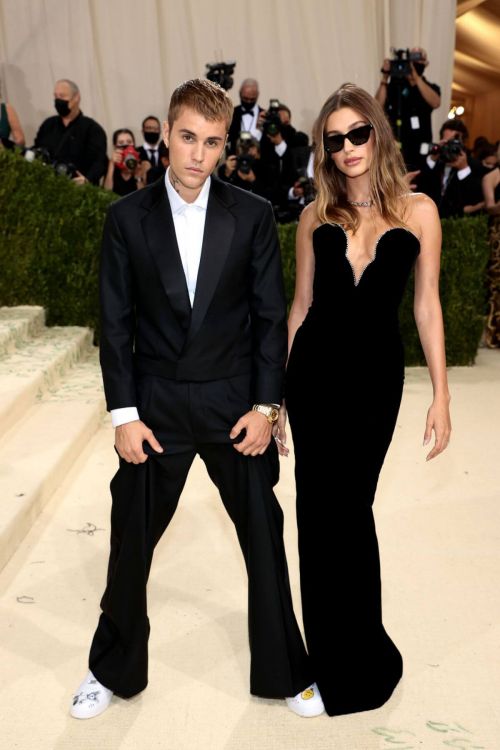 Hailey Bieber and Justin Bieber Walked on the Met Gala 2021 Red Carpet 09/13/2021 10